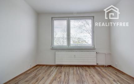 Na predaj 3 izbový, zrekonštruovaný byt v Komárne, ulica Damjanichova