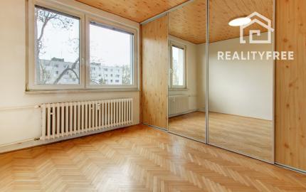 Na predaj 3 izbový, zrekonštruovaný byt v Komárne, ulica Damjanichova