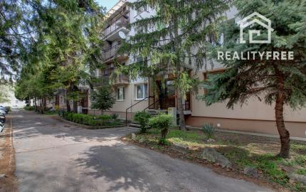 Na predaj 3 izbový, zrekonštruovaný byt v Komárne, ulica Damjanichova