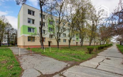 Na predaj 3 izbový, zrekonštruovaný byt v Komárne, ulica Damjanichova