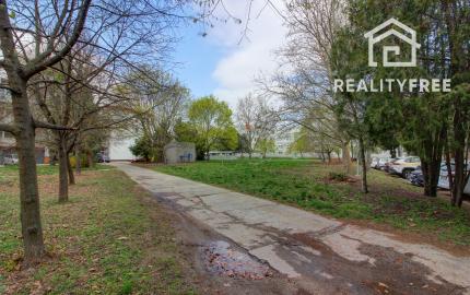 Na predaj 3 izbový, zrekonštruovaný byt v Komárne, ulica Damjanichova