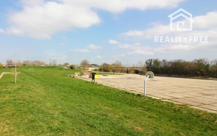 Na predaj 3 izbový, zrekonštruovaný byt v Komárne, ulica Damjanichova