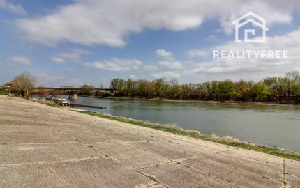 Na predaj 3 izbový, zrekonštruovaný byt v Komárne, ulica Damjanichova