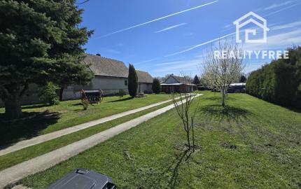 Na predaj: Rodinný dom na pozemku 1803 m², obec Baka