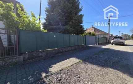 Na predaj: Rodinný dom na pozemku 1803 m², obec Baka