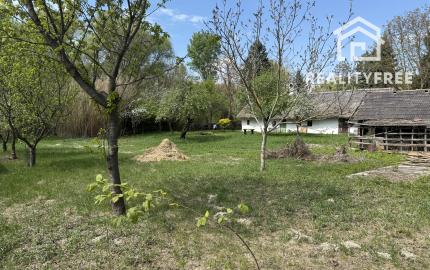 Rodinný dom s rozľahlým investičným pozemok (2 076 m²) pri Dunaji s potenciálom, Gabčíkovo- Dedinské ostrovy
