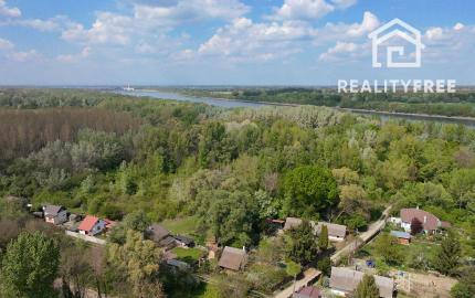 Rodinný dom s rozľahlým investičným pozemok (2 076 m²) pri Dunaji s potenciálom, Gabčíkovo- Dedinské ostrovy