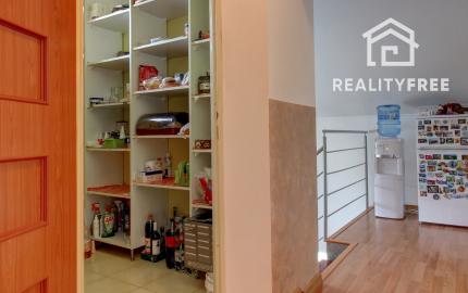 Na predaj: Viacgeneračný 7i rodinný dom na pozemku 2533 m² – Štvrtok na Ostrove