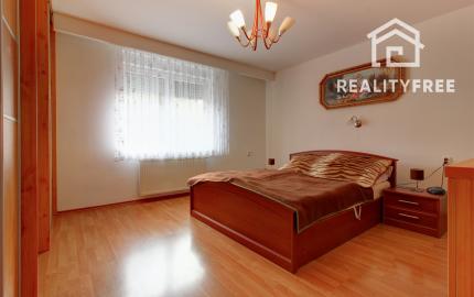 Na predaj: Viacgeneračný 7i rodinný dom na pozemku 2533 m² – Štvrtok na Ostrove