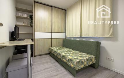 NA PREDAJ: Nádherný, kompletne zariadený 4-izbový bungalov so smart záhradou a wellness zónou – Malá Paka