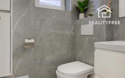 NA PREDAJ: Nádherný, kompletne zariadený 4-izbový bungalov so smart záhradou a wellness zónou – Malá Paka