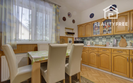 Na predaj: 3izbový rodinný dom s garážou , pozemok 800 m² - Horný Bar