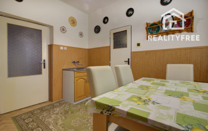 Na predaj: 3izbový rodinný dom s garážou , pozemok 800 m² - Horný Bar
