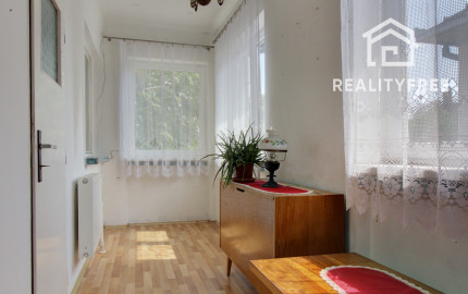 Na predaj: 3izbový rodinný dom s garážou , pozemok 800 m² - Horný Bar