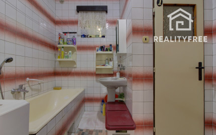 Na predaj: 3izbový rodinný dom s garážou , pozemok 800 m² - Horný Bar