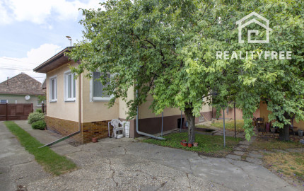 Na predaj: 3izbový rodinný dom s garážou , pozemok 800 m² - Horný Bar