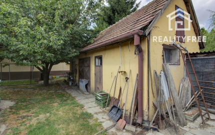 Na predaj: 3izbový rodinný dom s garážou , pozemok 800 m² - Horný Bar