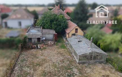 Na predaj: 3izbový rodinný dom s garážou , pozemok 800 m² - Horný Bar