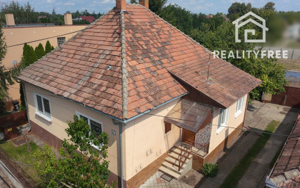 Na predaj: 3izbový rodinný dom s garážou , pozemok 800 m² - Horný Bar