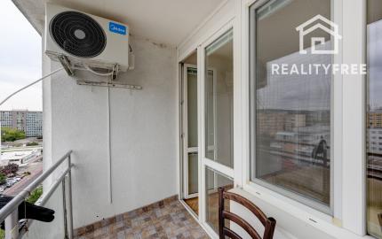 Na prenájom- svetlý, klimatizovaný 3-izbový byt s loggiou, balkónom a panoramatickým výhľadom – Herlianska, Ružinov