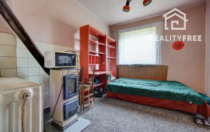 Na predaj rodinný dom na pozemku 904 m² (šírka 24 m) s kompletnými sieťami – Hrubý Šúr