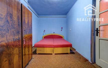 Na predaj rodinný dom na pozemku 904 m² (šírka 24 m) s kompletnými sieťami – Hrubý Šúr