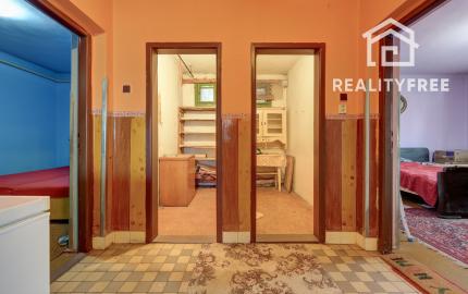 Na predaj rodinný dom na pozemku 904 m² (šírka 24 m) s kompletnými sieťami – Hrubý Šúr