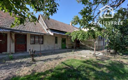 Na predaj rodinný dom na pozemku 904 m² (šírka 24 m) s kompletnými sieťami – Hrubý Šúr