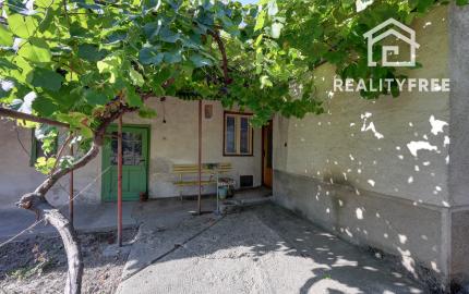 Na predaj rodinný dom na pozemku 904 m² (šírka 24 m) s kompletnými sieťami – Hrubý Šúr