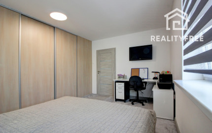 Na predaj priestranný 5-izbový rodinný dom s na 802 m² pozemku v pokojnej obci Macov