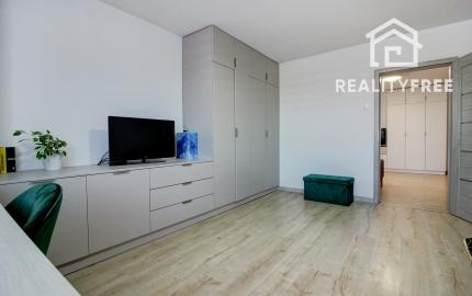 Na predaj priestranný 5-izbový rodinný dom s na 802 m² pozemku v pokojnej obci Macov