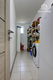 Na predaj priestranný 5-izbový rodinný dom s na 802 m² pozemku v pokojnej obci Macov