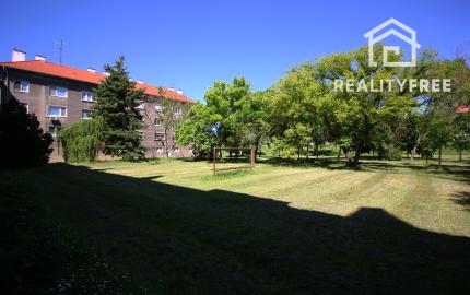 Na predaj priestranný 2i  byt v Komárne na Staničnej ulici