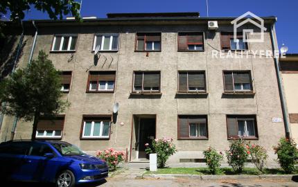 Na predaj priestranný 2i  byt v Komárne na Staničnej ulici