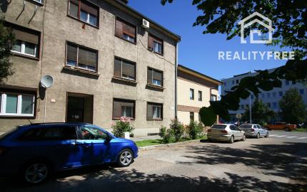 Na predaj priestranný 2i  byt v Komárne na Staničnej ulici