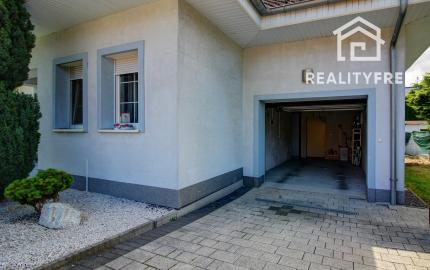 REZERVOVANÝ - Predaj 6i RD 310m2 s garážou, zimnou záhradou-Dunajská Lužná