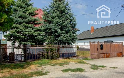 Na predaj: 3izbový rodinný dom na pozemku o rozlohe 925 m2, obec Baka