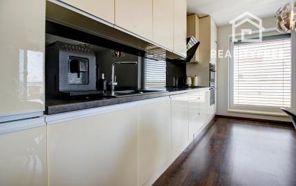 Na predaj elegantný 3 izbový byt v Rovinke s parkovacím státím