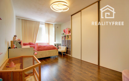 Na predaj elegantný 3 izbový byt v Rovinke s parkovacím státím