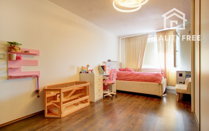 Na predaj elegantný 3 izbový byt v Rovinke s parkovacím státím