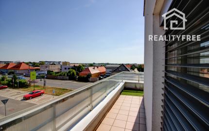 Na predaj elegantný 3 izbový byt v Rovinke s parkovacím státím