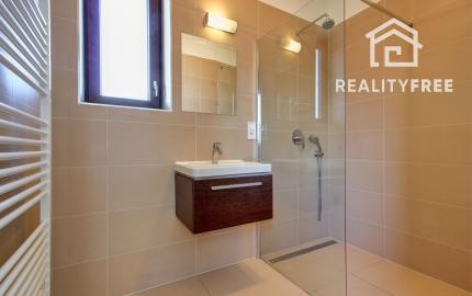 Na predaj: 5  izbový rodinný dom – Bratislava - Podunajské Biskupice