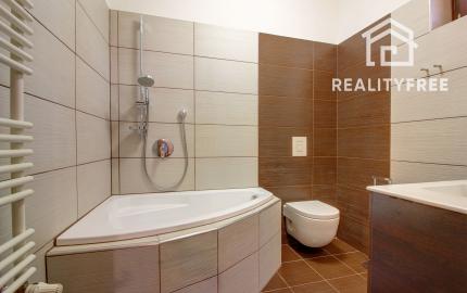 Vidiecka romantická vila na 840 m², 25 min. od Petržalky