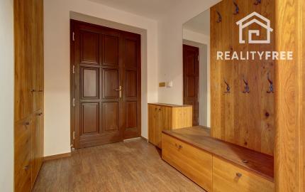 Vidiecka romantická vila na 840 m², 25 min. od Petržalky