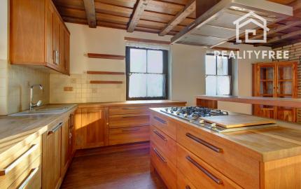 Vidiecka romantická vila na 840 m², 25 min. od Petržalky