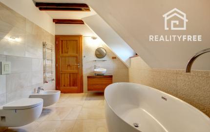 Vidiecka romantická vila na 840 m², 25 min. od Petržalky