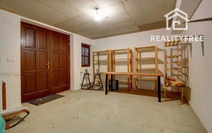 Vidiecka romantická vila na 840 m², 25 min. od Petržalky