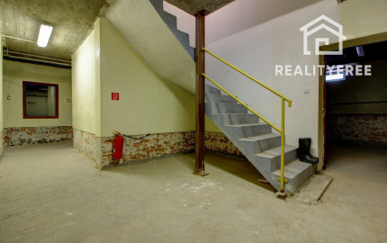 Na predaj: Komerčná budova, Báč