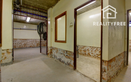 Na predaj: Komerčná budova, Báč