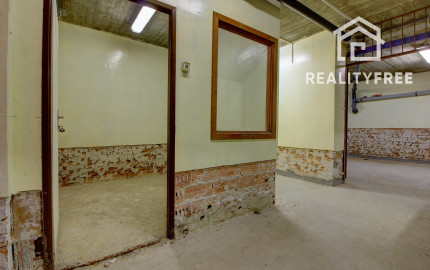 Na predaj: Komerčná budova, Báč